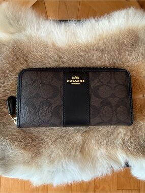 Coach Brown Signature Zip Wallet Clutch